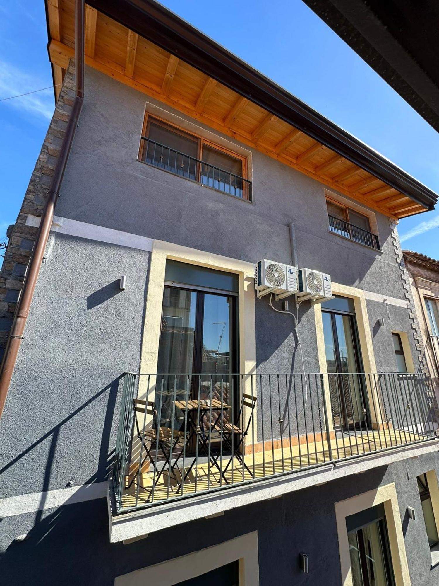 Testa House *